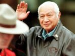 menguak-asal-usul-soeharto-dijuluki-the-smiling-general-y0AIi0K6Av