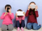 TIPS-ilustrasi-anak-bermain-gadget